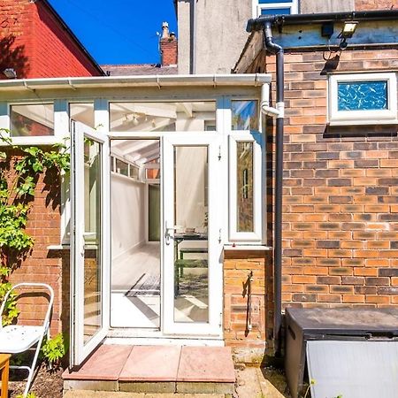 Large 4 Bedroom Home With Free Parking Near Mediacityuk Manchester Exteriér fotografie