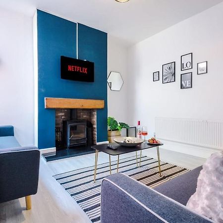 Large 4 Bedroom Home With Free Parking Near Mediacityuk Manchester Exteriér fotografie