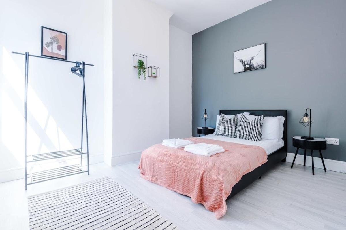 Large 4 Bedroom Home With Free Parking Near Mediacityuk Manchester Exteriér fotografie