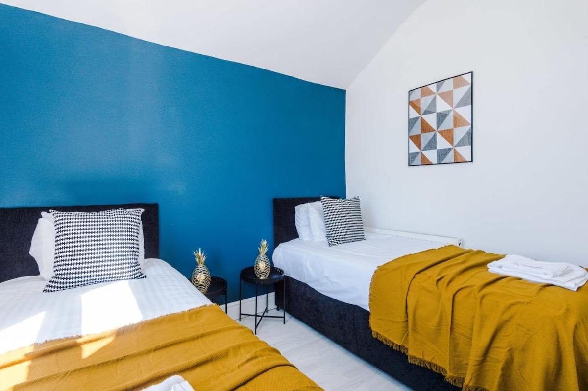 Large 4 Bedroom Home With Free Parking Near Mediacityuk Manchester Exteriér fotografie