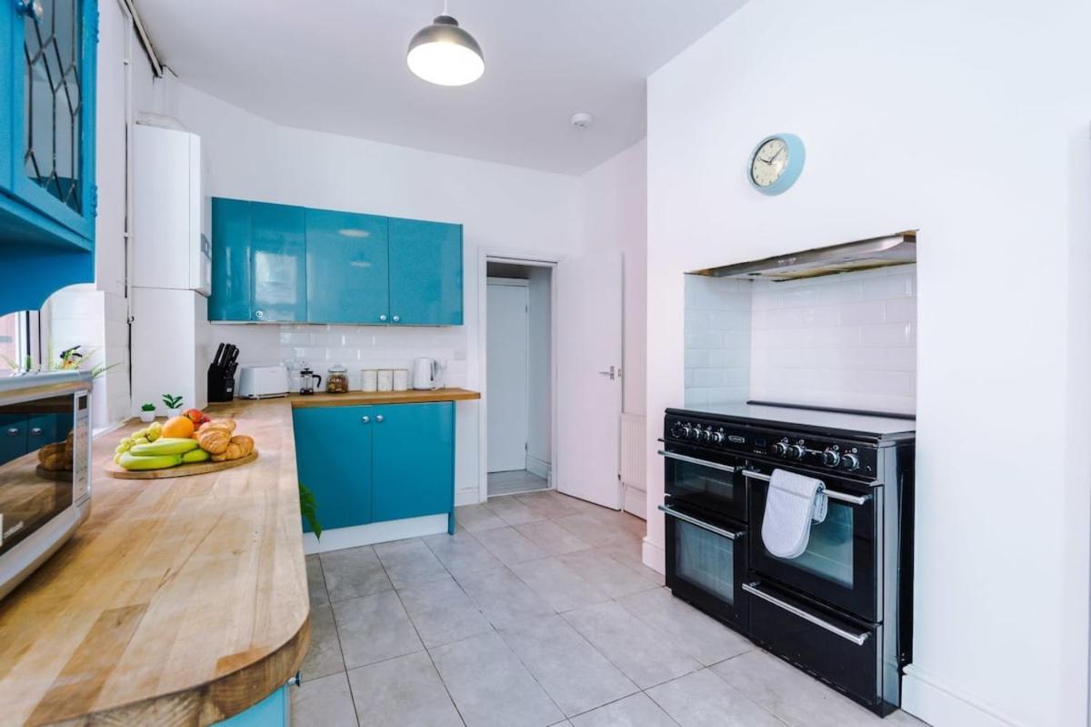 Large 4 Bedroom Home With Free Parking Near Mediacityuk Manchester Exteriér fotografie