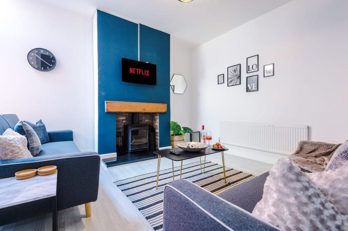 Large 4 Bedroom Home With Free Parking Near Mediacityuk Manchester Exteriér fotografie