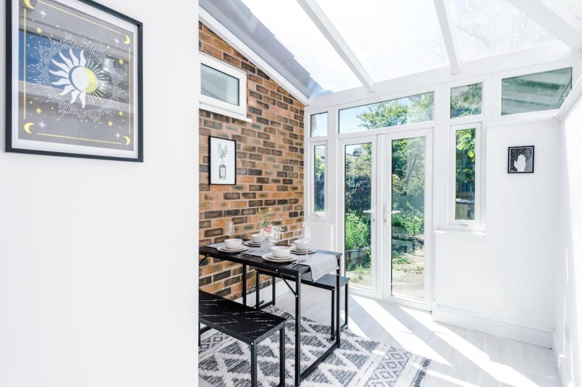 Large 4 Bedroom Home With Free Parking Near Mediacityuk Manchester Exteriér fotografie